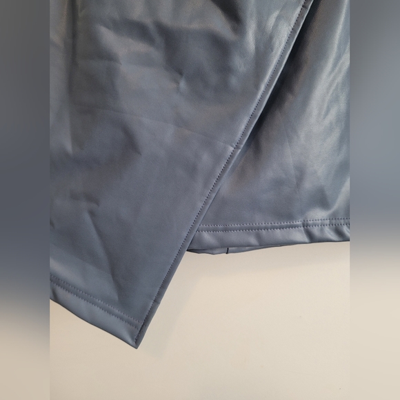 Forever 21 Faux Leather Skirt - Picture 4 of 4